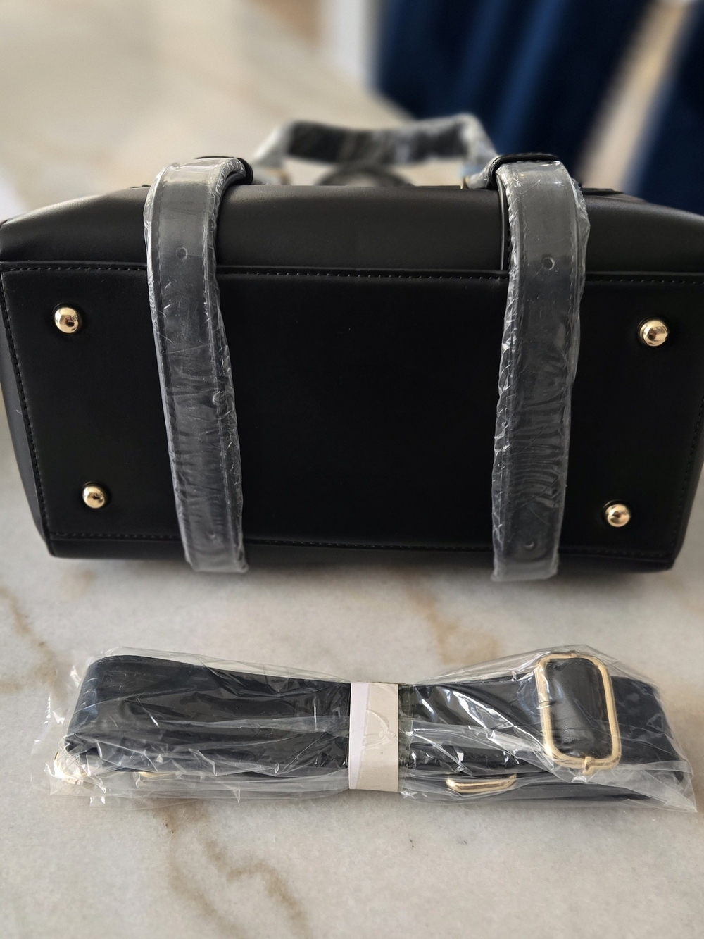 IEMBE Black Structured Tote Handbag - Picture 4 of 4